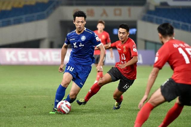 巴西队集结后首次训练 内马尔因伤缺席